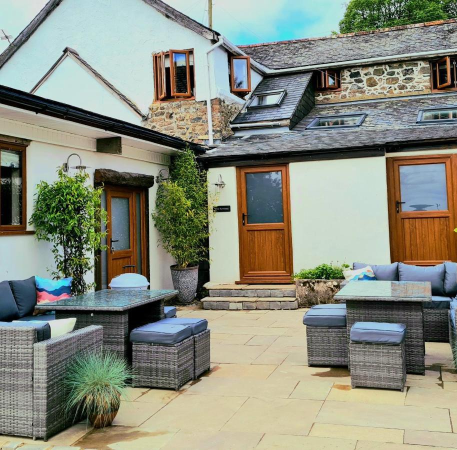 Historic Property With Stunning Views Hennock 外观 照片