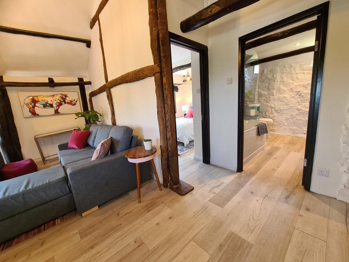 Historic Property With Stunning Views Hennock 外观 照片
