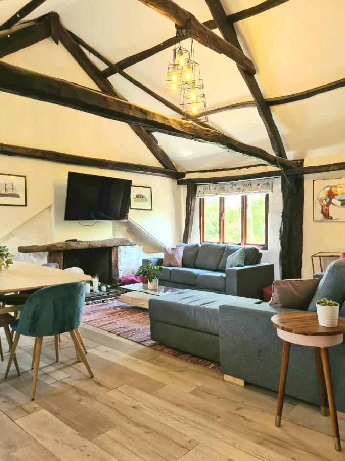 Historic Property With Stunning Views Hennock 外观 照片