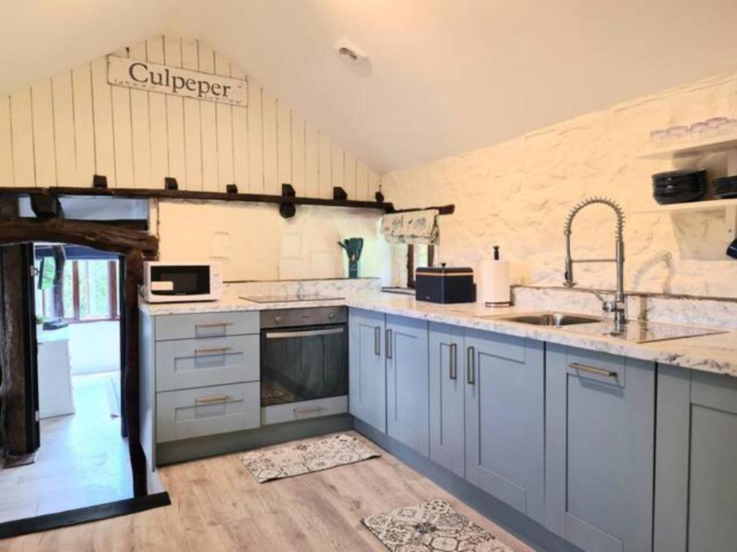 Historic Property With Stunning Views Hennock 外观 照片