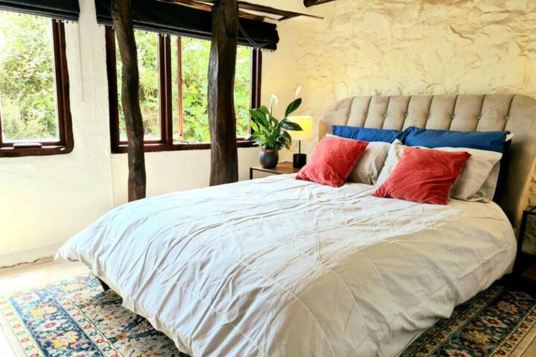 Historic Property With Stunning Views Hennock 外观 照片